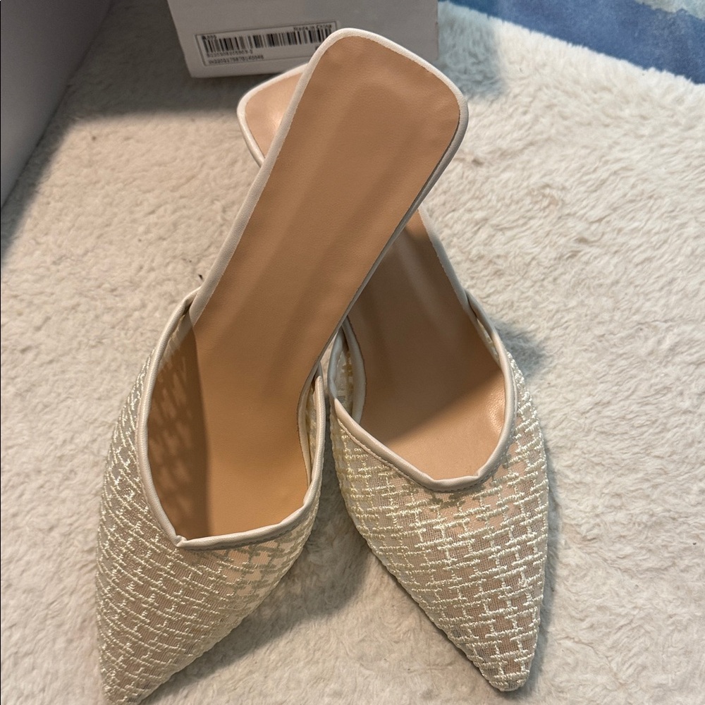Elegant Cream Slip-On Women's Shoes, New without tags, size CN 40